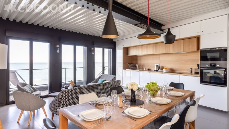 Demoiselles De La Digue