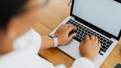 The internet connection does not work properly or the wifi network is not displayed, what can I do?